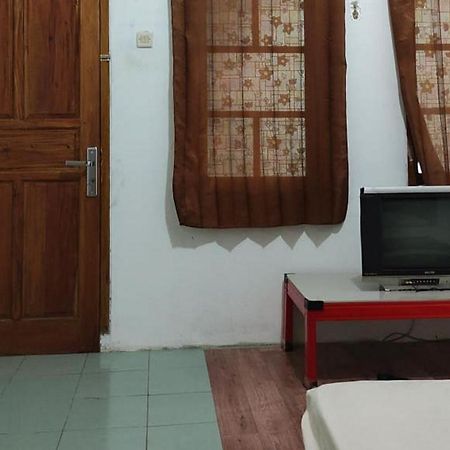 Losmen Yosi Carita Hotel Esterno foto