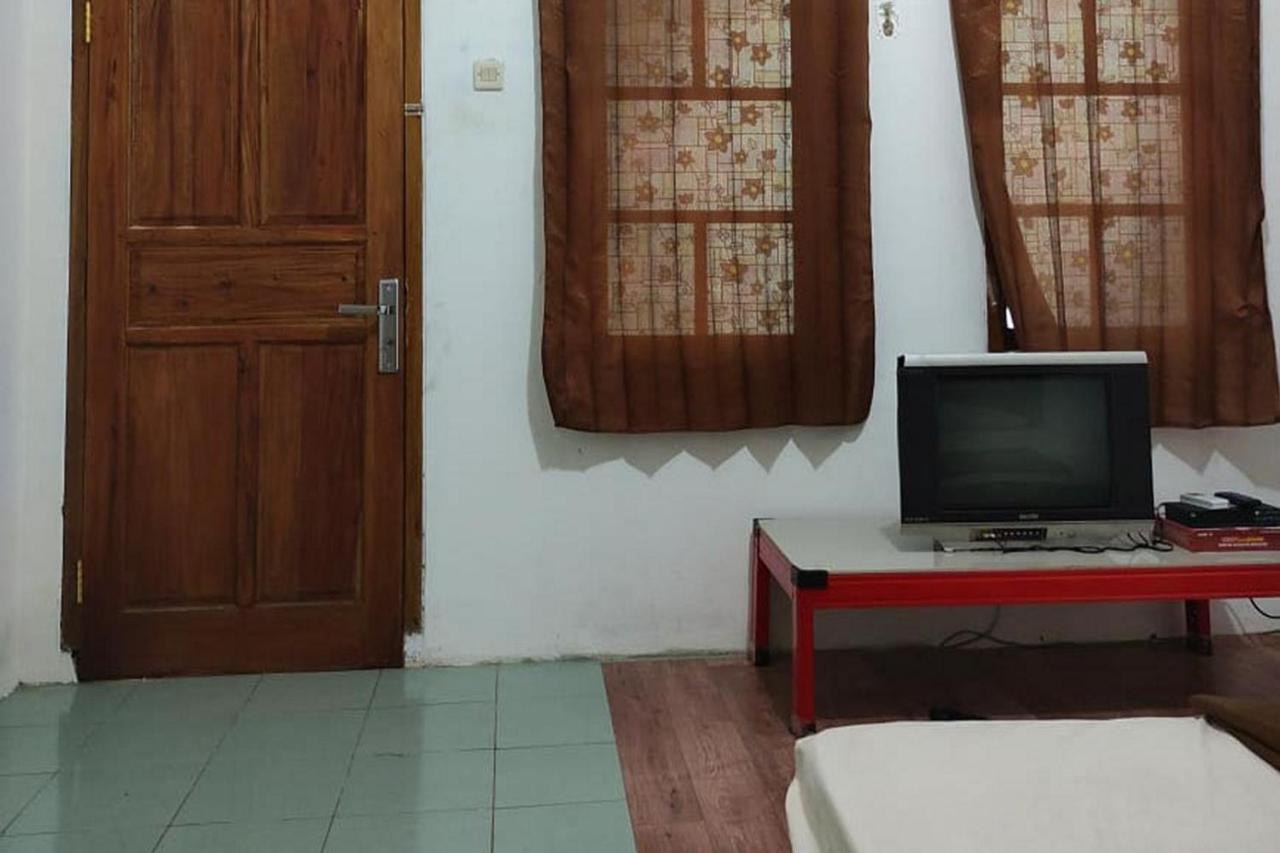 Losmen Yosi Carita Hotel Esterno foto