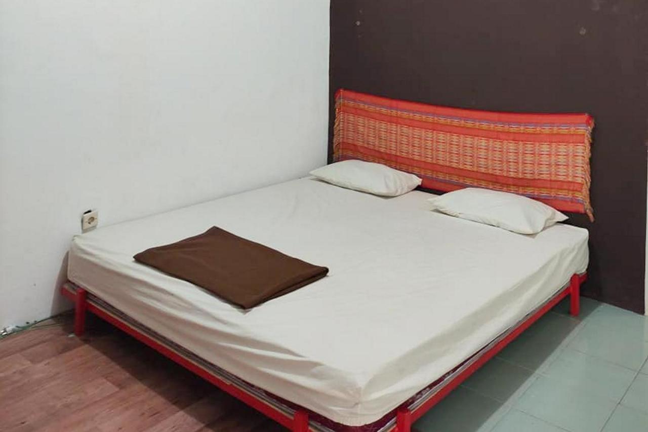 Losmen Yosi Carita Hotel Esterno foto